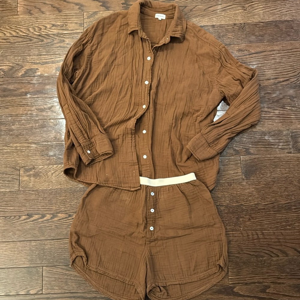 New never worn Donni shorts outfit small,xsmall